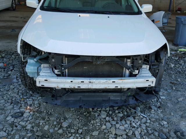 3FAHP0HA8BR263230 - 2011 FORD FUSION SE WHITE photo 9