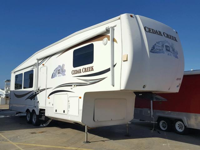 4X4FCRK21BS204392 - 2011 FRRV FOREST RIV WHITE photo 1