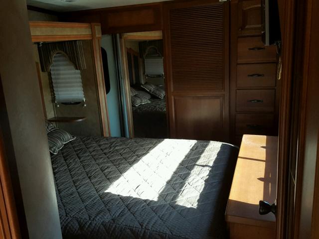 4X4FCRK21BS204392 - 2011 FRRV FOREST RIV WHITE photo 5