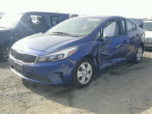 3KPFK4A73HE138528 - 2017 KIA FORTE LX BLUE photo 2