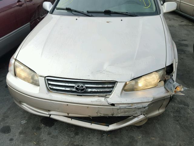 JT2BG22K2Y0409118 - 2000 TOYOTA CAMRY CE GOLD photo 9