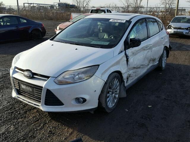 1FAHP3N26CL424947 - 2012 FORD FOCUS TITA WHITE photo 2