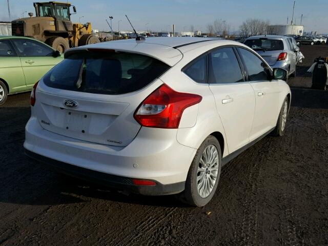 1FAHP3N26CL424947 - 2012 FORD FOCUS TITA WHITE photo 4