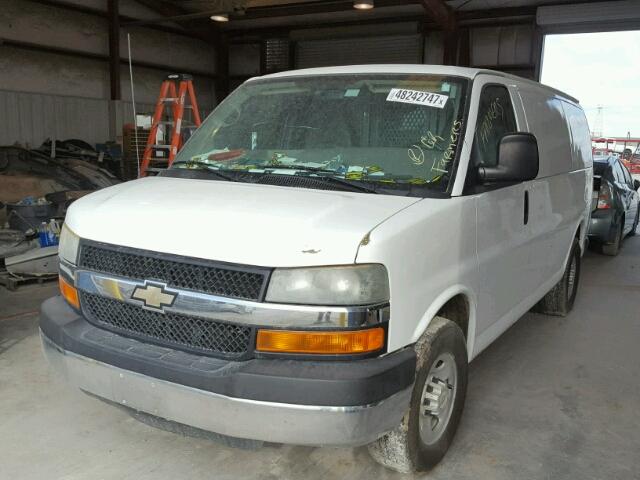 1GCZGTCG2B1155515 - 2011 CHEVROLET EXPRESS G3 WHITE photo 2