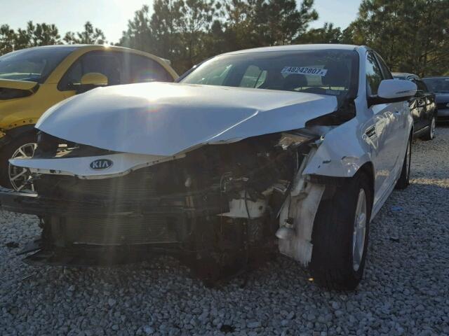 KNAGM4A79F5647334 - 2015 KIA OPTIMA LX WHITE photo 2