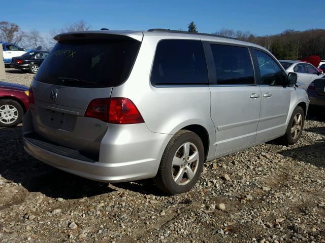 2V4RW3DG0BR626208 - 2011 VOLKSWAGEN ROUTAN SE GRAY photo 4