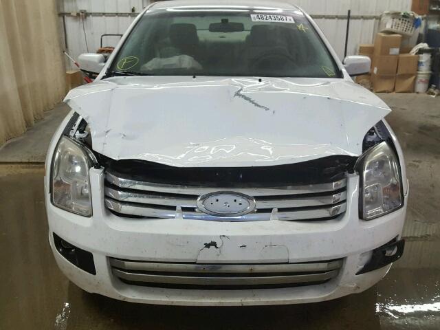 3FAHP07Z37R201510 - 2007 FORD FUSION SE WHITE photo 9