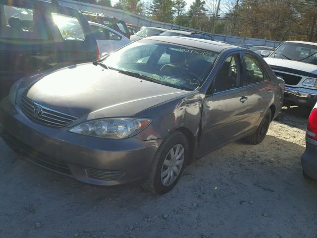 4T1BE32K35U502930 - 2005 TOYOTA CAMRY LE GRAY photo 2