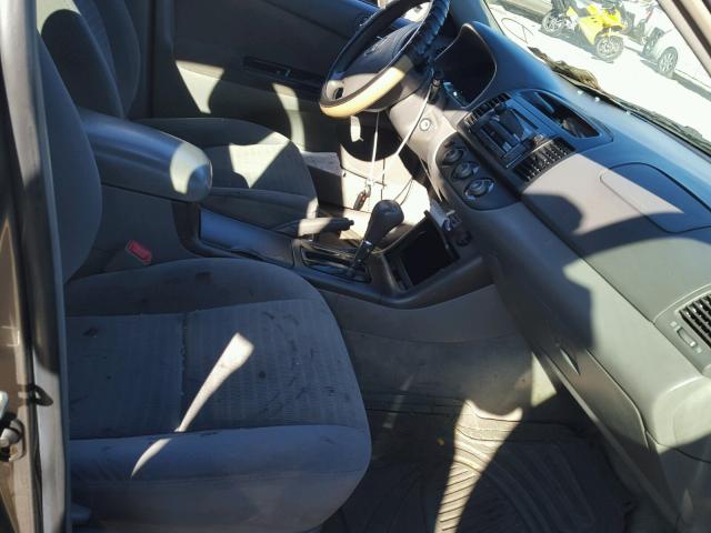 4T1BE32K35U502930 - 2005 TOYOTA CAMRY LE ნაცრისფერი ფოტო 5