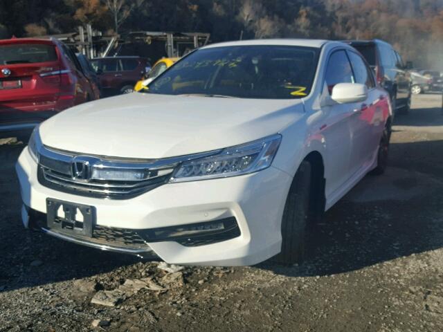 JHMCR6F72HC000908 - 2017 HONDA ACCORD HYB WHITE photo 2