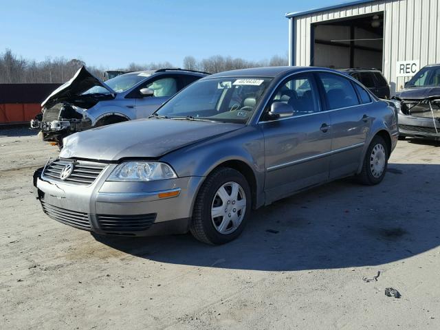 WVWME63BX5P027823 - 2005 VOLKSWAGEN PASSAT GL GRAY photo 2