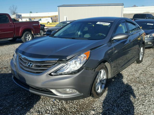 5NPEB4AC5DH551095 - 2013 HYUNDAI SONATA GLS GRAY photo 2