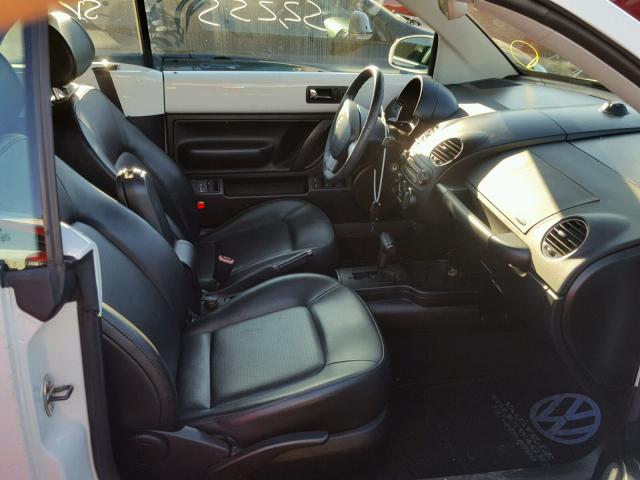 3VWRF31Y09M406475 - 2009 VOLKSWAGEN NEW BEETLE 白色 照片 5