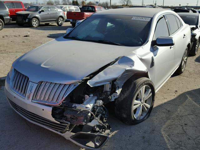 1LNHL9DR8AG606903 - 2010 LINCOLN MKS SILVER photo 2