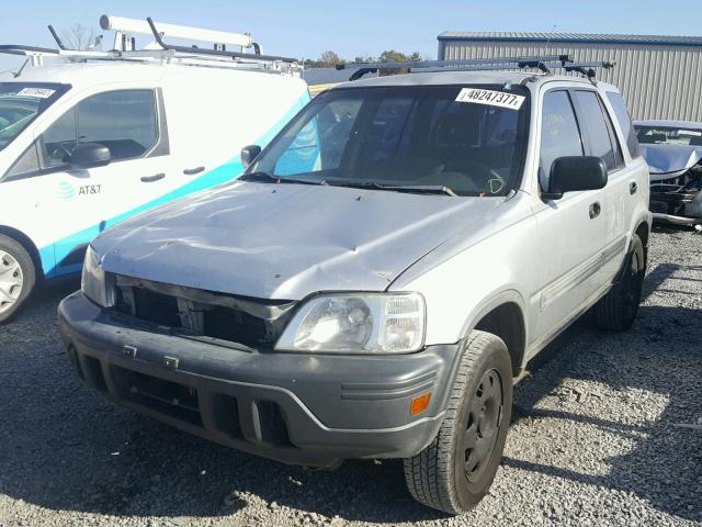 JHLRD2841WC012196 - 1998 HONDA CR-V LX SILVER photo 2