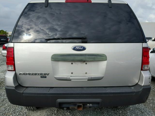 1FMPU15585LA58999 - 2005 FORD EXPEDITION SILVER photo 9