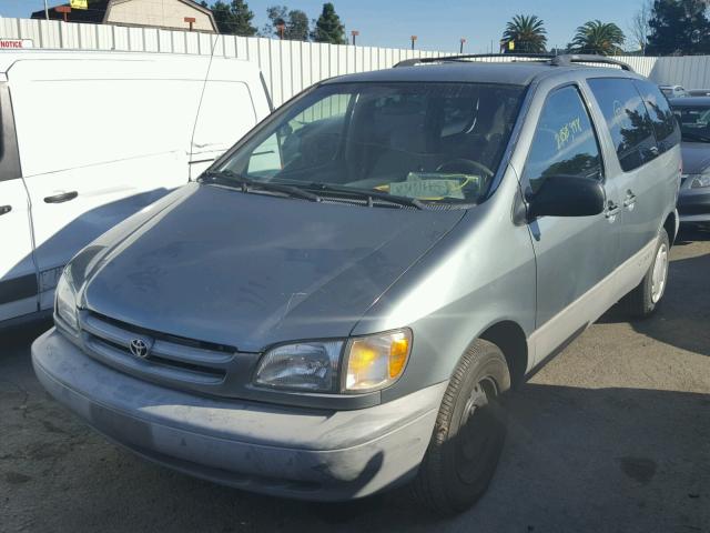 4T3ZF13C2WU025214 - 1998 TOYOTA SIENNA LE GRAY photo 2