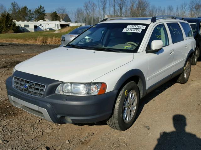 YV4SZ592371260474 - 2007 VOLVO XC70 WHITE photo 2