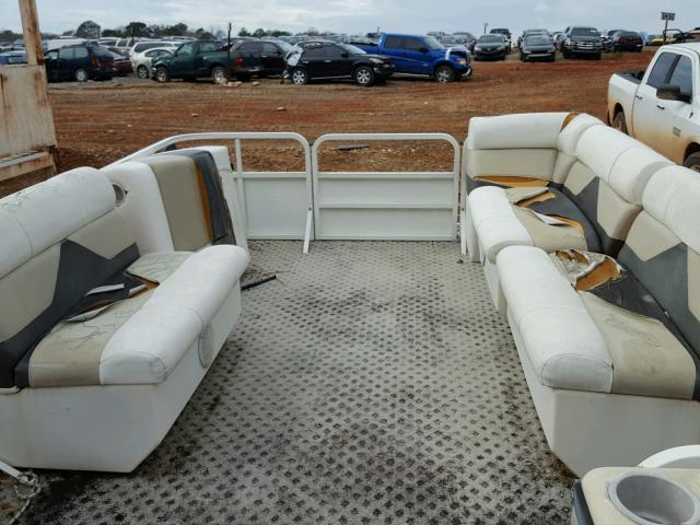 BNT11202F405 - 2005 BENTLEY BOAT WHITE photo 5