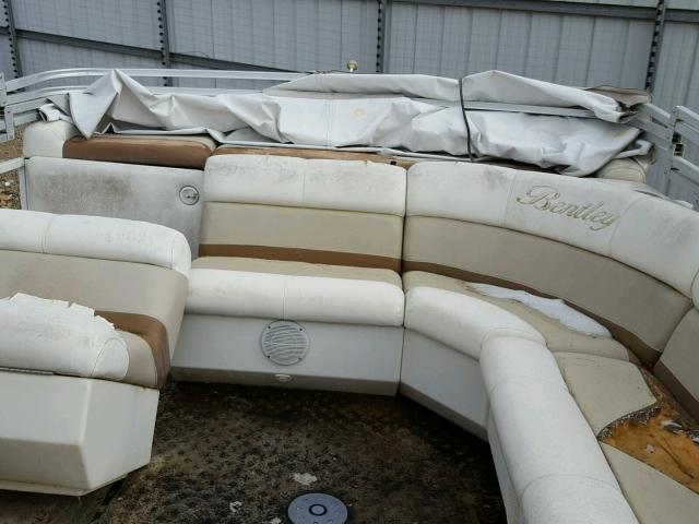 BNT11202F405 - 2005 BENTLEY BOAT WHITE photo 6