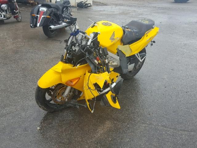 JH2RC4603YM201075 - 2000 HONDA VFR800 F1 YELLOW photo 2