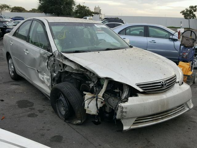 JTDBE32K853023834 - 2005 TOYOTA CAMRY LE SILVER photo 1