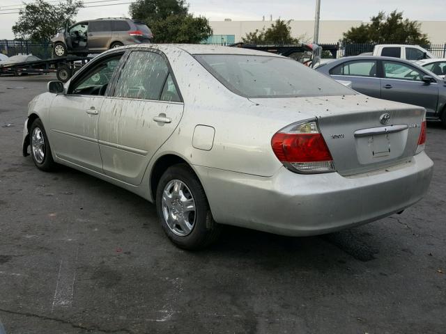 JTDBE32K853023834 - 2005 TOYOTA CAMRY LE SILVER photo 3