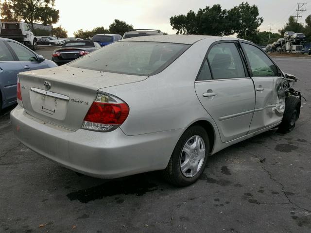 JTDBE32K853023834 - 2005 TOYOTA CAMRY LE SILVER photo 4