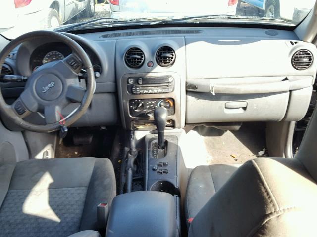 1J4GL38KX5W667136 - 2005 JEEP LIBERTY RE BLACK photo 9