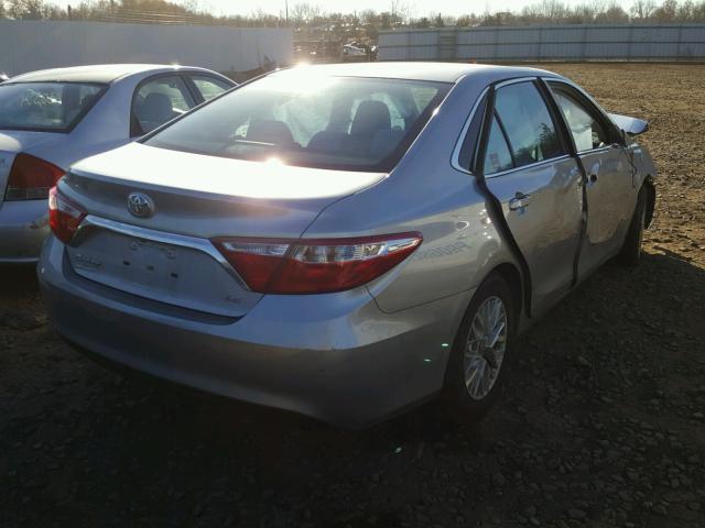 4T1BF1FK5HU308612 - 2017 TOYOTA CAMRY LE 灰色 照片 4