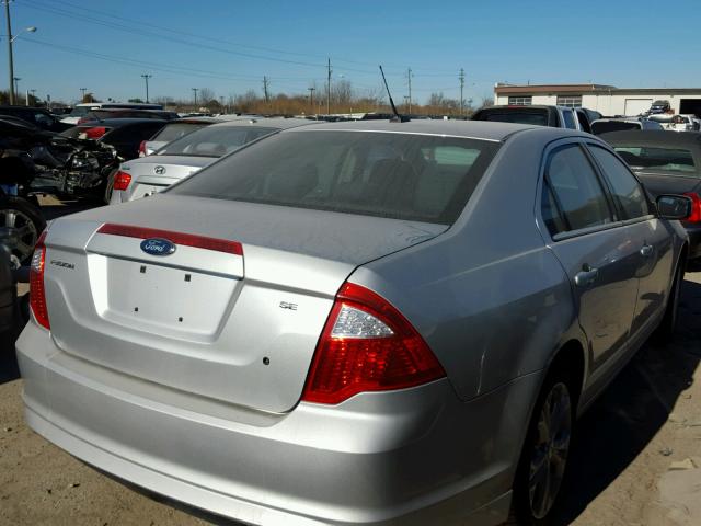 3FAHP0HA2CR135499 - 2012 FORD FUSION SE SILVER photo 4