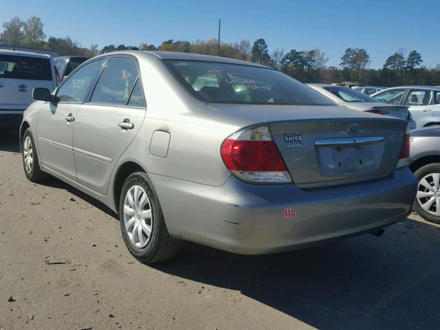 4T1BE32K25U955226 - 2005 TOYOTA CAMRY LE SILVER photo 3