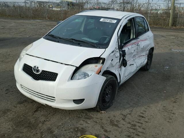 JTDKT923385166331 - 2008 TOYOTA YARIS WHITE photo 2