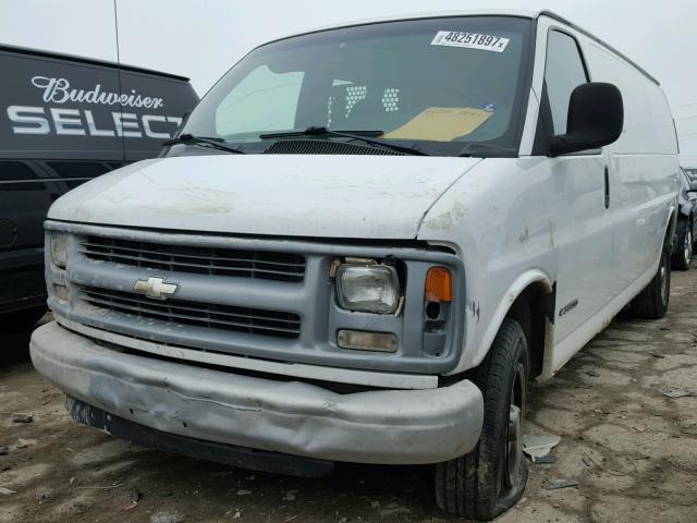 1GCHG39RX11129148 - 2001 CHEVROLET EXPRESS G3 WHITE photo 2