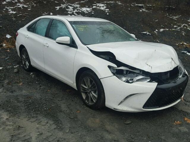 4T1BF1FK7HU649624 - 2017 TOYOTA CAMRY LE 白色 照片 1