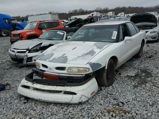 1G3HN52K0V4831451 - 1997 OLDSMOBILE 88 BASE WHITE photo 2