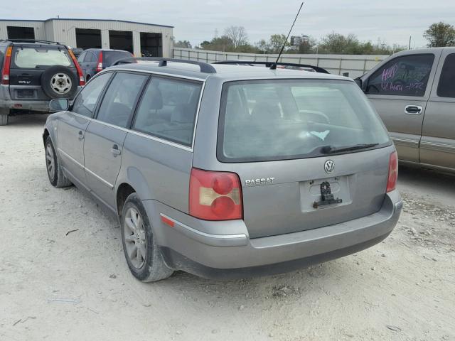 WVWVD63B44E061385 - 2004 VOLKSWAGEN PASSAT GLS GRAY photo 3