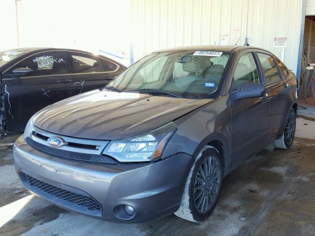 1FAHP3GN0AW130561 - 2010 FORD FOCUS SES GRAY photo 2