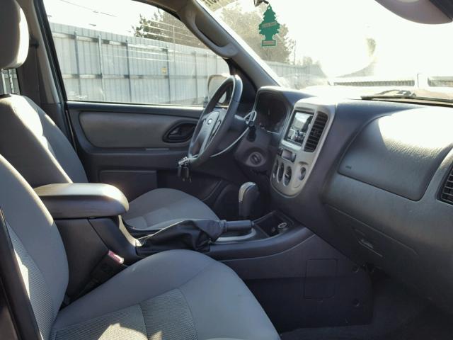 1FMYU03196KA34281 - 2006 FORD ESCAPE XLT GRAY photo 5