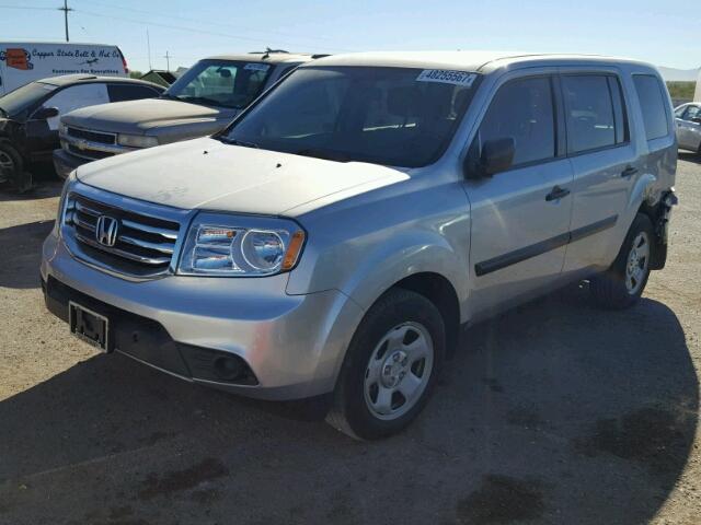 5FNYF4H21FB075766 - 2015 HONDA PILOT LX SILVER photo 2