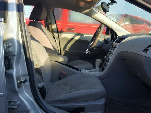 1G1ZB5E14BF272186 - 2011 CHEVROLET MALIBU LS ვერცხლისფერი ფოტო 5