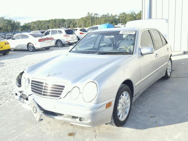 WDBJF65J7YA999504 - 2000 MERCEDES-BENZ E 320 SILVER photo 2