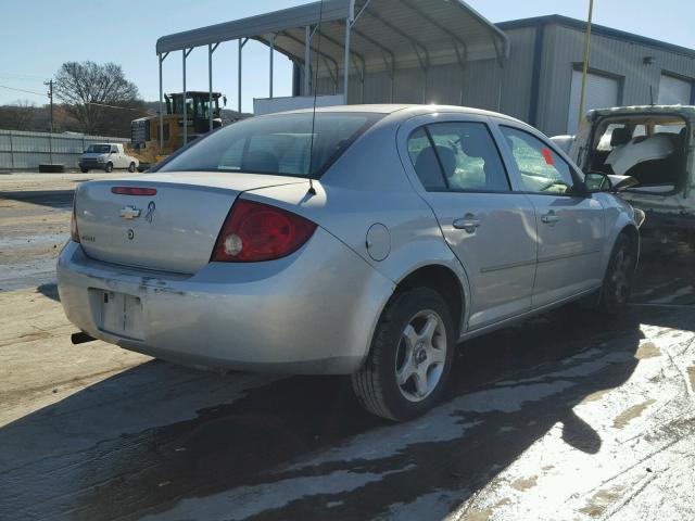 1G1AK52F657517923 - 2005 CHEVROLET COBALT SILVER photo 4