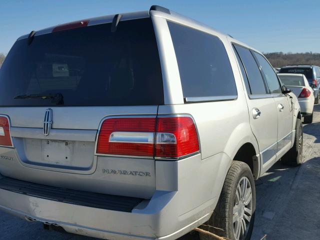 5LMFU28537LJ06423 - 2007 LINCOLN NAVIGATOR SILVER photo 4