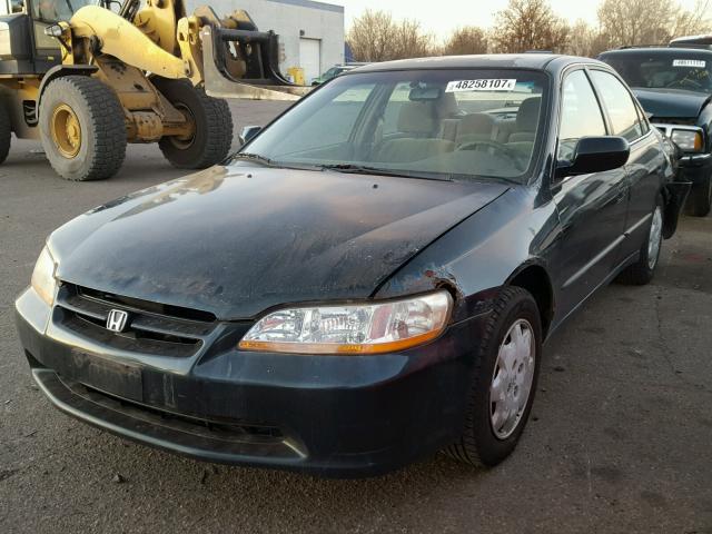 1HGCG564XXA092207 - 1999 HONDA ACCORD LX GREEN photo 2