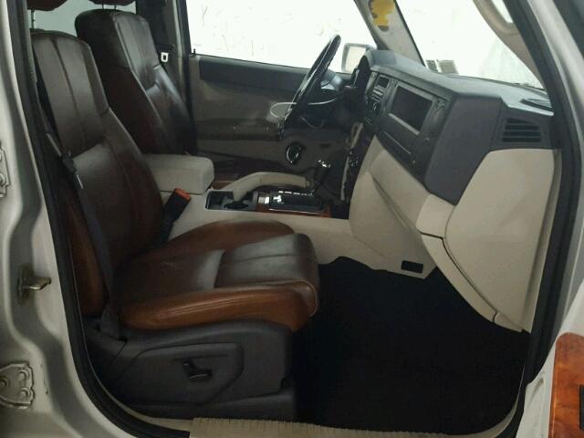 1J8HG58N36C139003 - 2006 JEEP COMMANDER SILVER photo 5