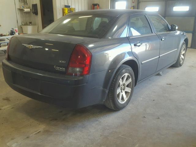 2C3LA43R57H646768 - 2007 CHRYSLER 300 GRAY photo 4