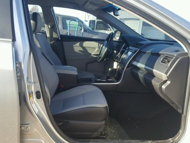 4T1BF1FK4GU218561 - 2016 TOYOTA CAMRY LE 银色 照片 5