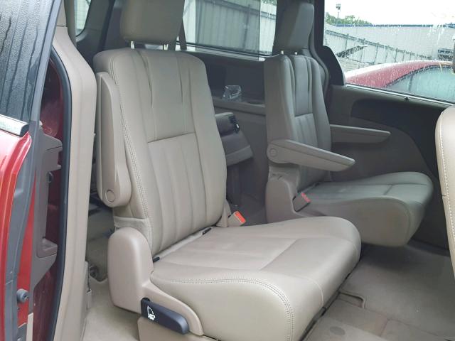 2C4RC1BG0GR304721 - 2016 CHRYSLER TOWN & COU RED photo 6