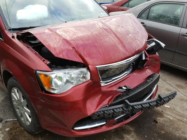 2C4RC1BG0GR304721 - 2016 CHRYSLER TOWN & COU RED photo 9